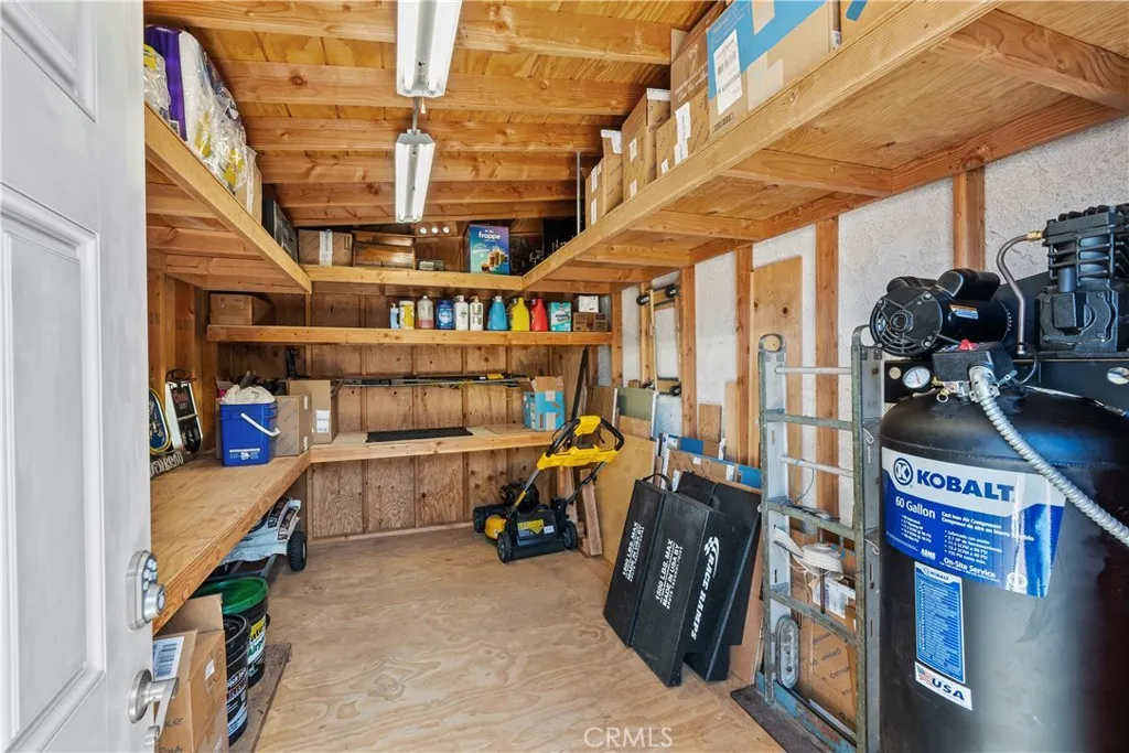 10339 Fernglen Avenue, Tujunga, California 91042 home-pic-18