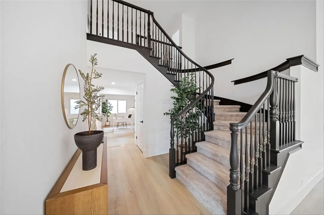 30901 Wellington Circle, Temecula, California 92591 home-pic-10