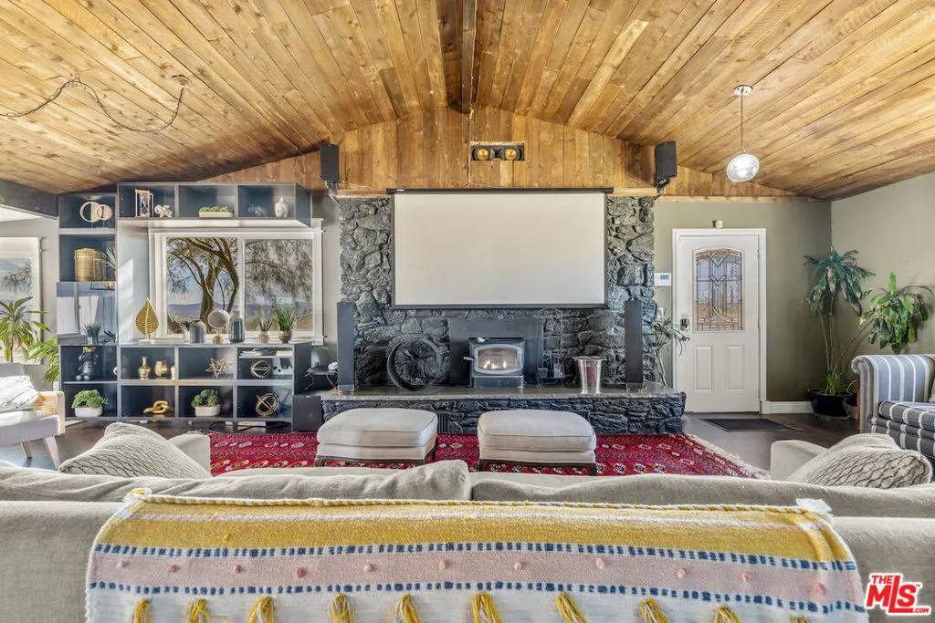 2651 Foxy Flats Road, Joshua Tree, California 92252 home-pic-8