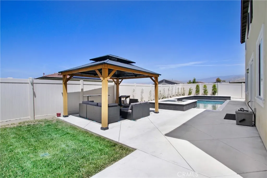 1212 Venice Avenue, Mentone, California 92359 home-pic-29