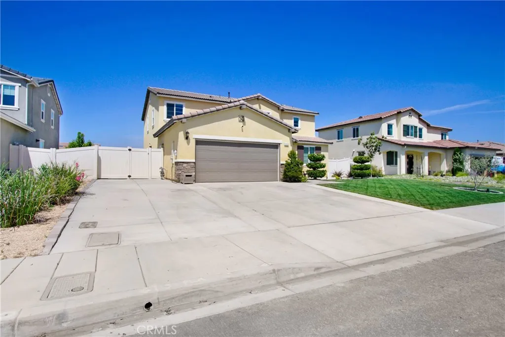 1212 Venice Avenue, Mentone, California 92359 home-pic-2