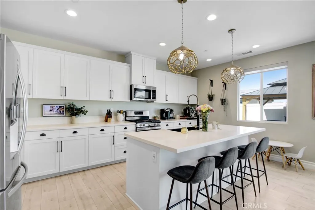 1212 Venice Avenue, Mentone, California 92359 home-pic-13