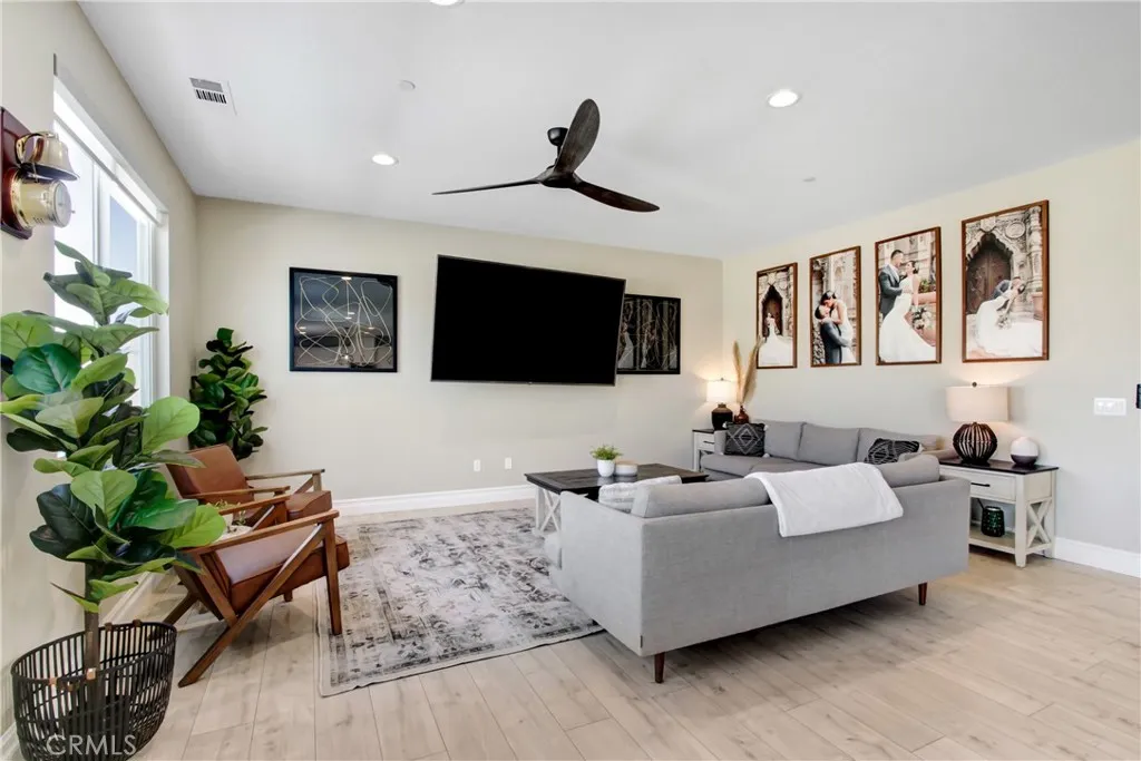 1212 Venice Avenue, Mentone, California 92359 home-pic-8