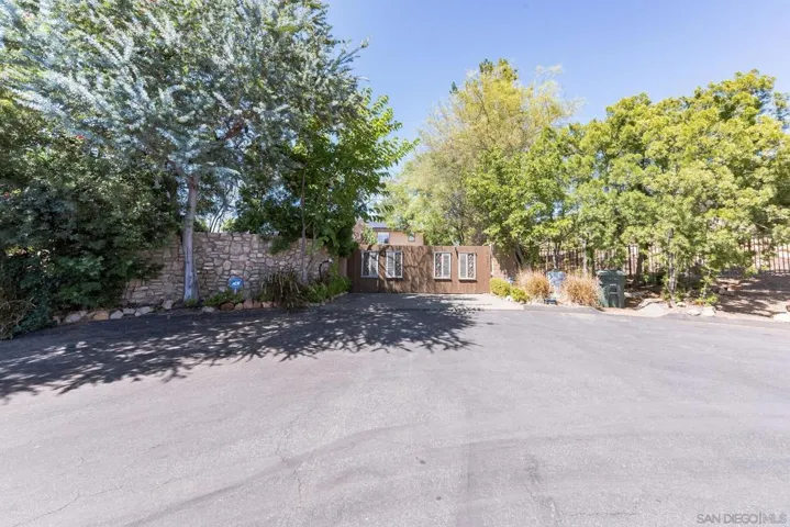27392 Tumbleweed Tr., Valley Center, California 92082