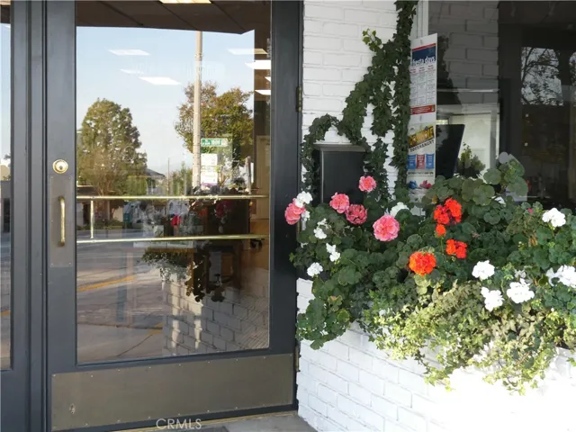 1101 Foothill Boulevard, La Canada Flintridge, California 91011