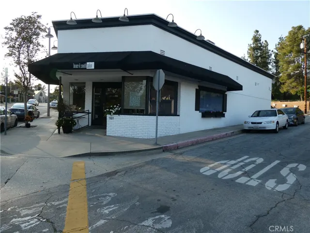 1101 Foothill Boulevard, La Canada Flintridge, California 91011