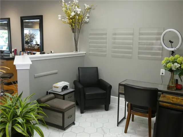 1101 Foothill Boulevard, La Canada Flintridge, California 91011
