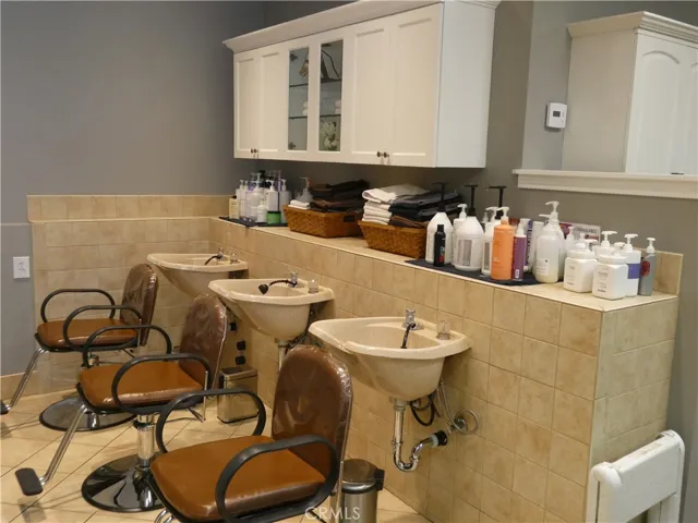 1101 Foothill Boulevard, La Canada Flintridge, California 91011