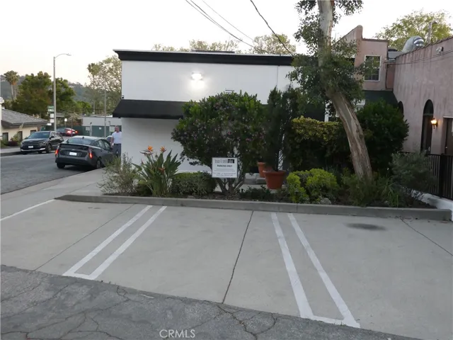 1101 Foothill Boulevard, La Canada Flintridge, California 91011