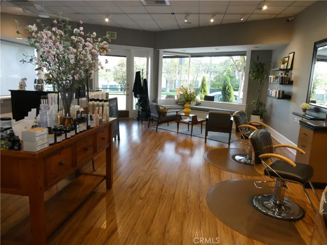 1101 Foothill Boulevard, La Canada Flintridge, California 91011