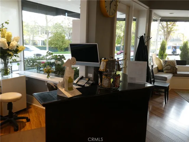 1101 Foothill Boulevard, La Canada Flintridge, California 91011