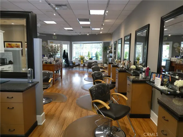 1101 Foothill Boulevard, La Canada Flintridge, California 91011