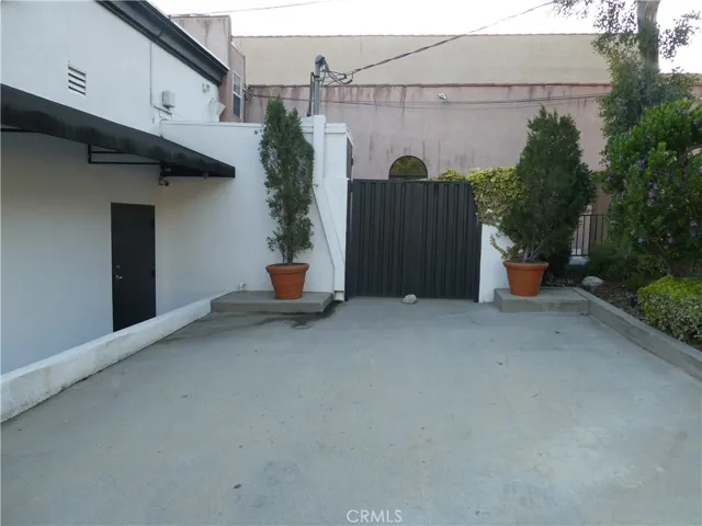 1101 Foothill Boulevard, La Canada Flintridge, California 91011