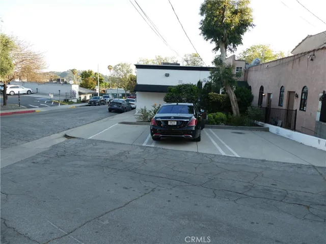 1101 Foothill Boulevard, La Canada Flintridge, California 91011