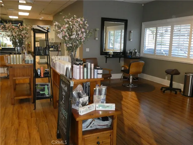 1101 Foothill Boulevard, La Canada Flintridge, California 91011