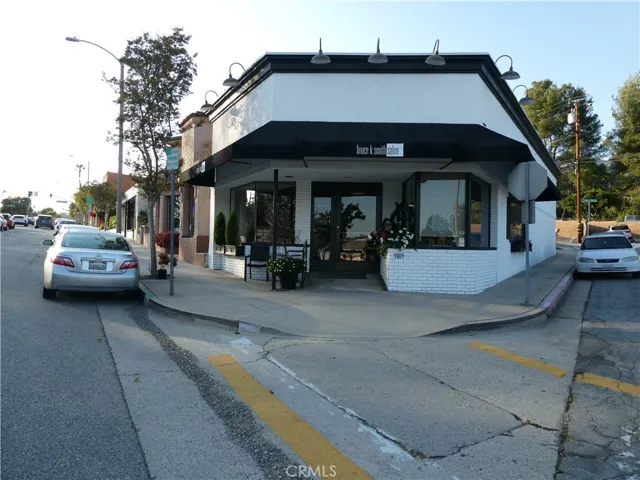 1101 Foothill Boulevard, La Canada Flintridge, California 91011