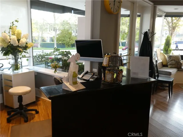 1101 Foothill Boulevard, La Canada Flintridge, California 91011