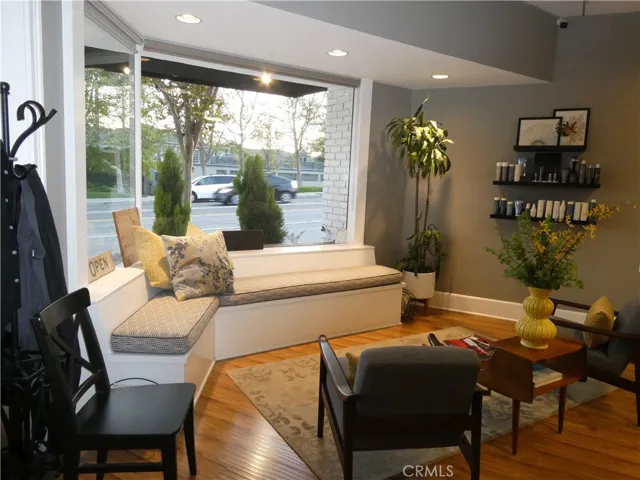 1101 Foothill Boulevard, La Canada Flintridge, California 91011