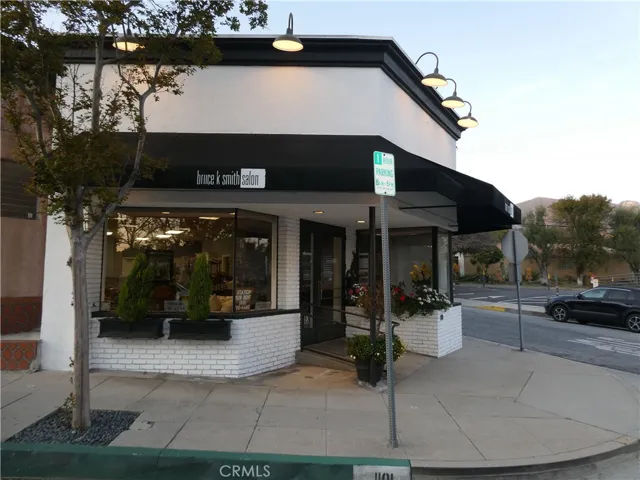 1101 Foothill Boulevard, La Canada Flintridge, California 91011