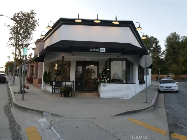 1101 Foothill Boulevard, La Canada Flintridge, California 91011