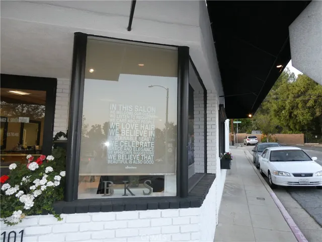 1101 Foothill Boulevard, La Canada Flintridge, California 91011