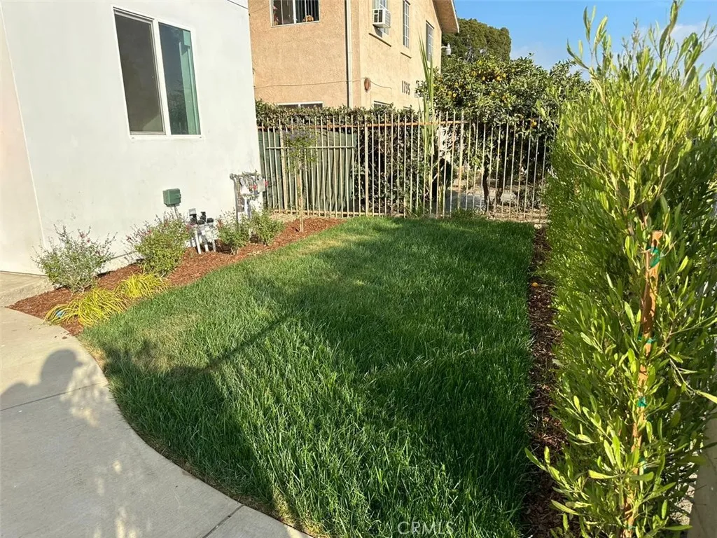 1731 E 69th Street, Los Angeles, California 90001 home-pic-31