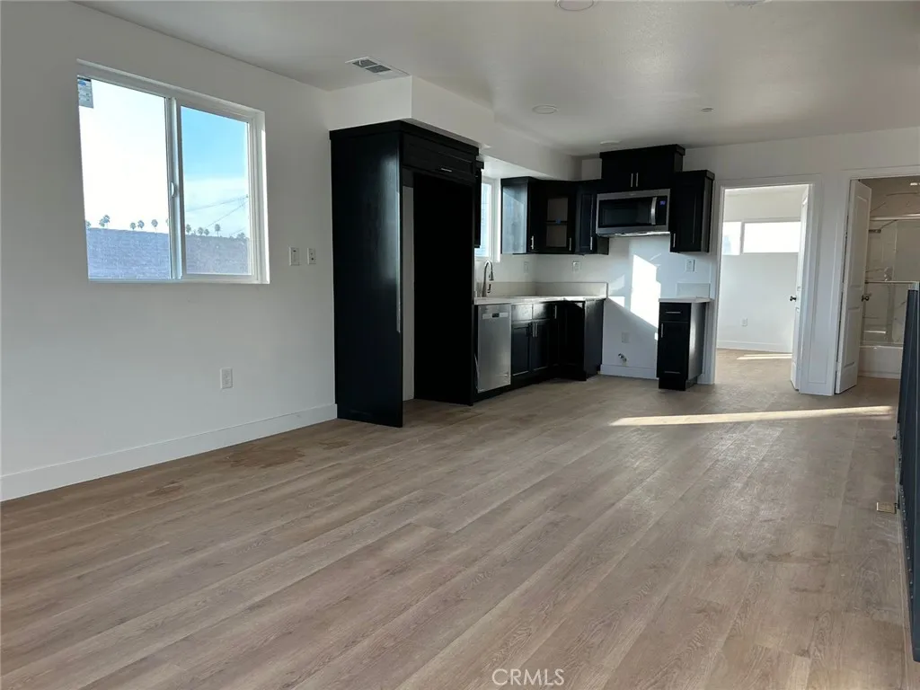 1731 E 69th Street, Los Angeles, California 90001 home-pic-8