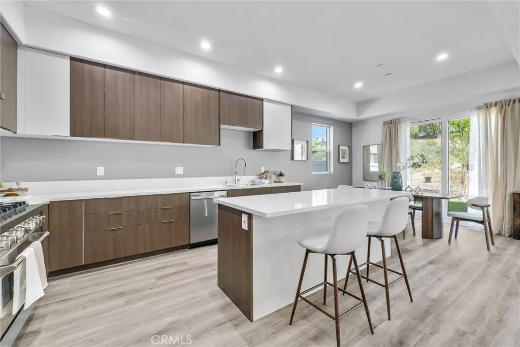 689 Castlehill Dr, Walnut, California 91789 home-pic-5