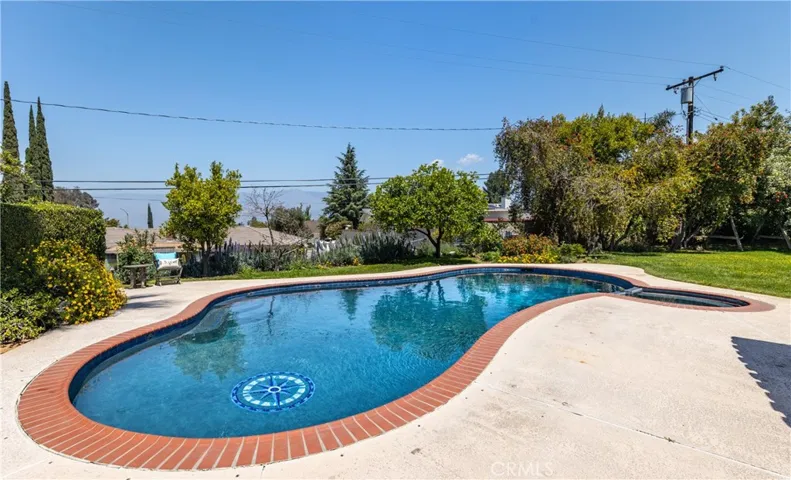 645 Alta Loma Drive, Redlands, California 92373