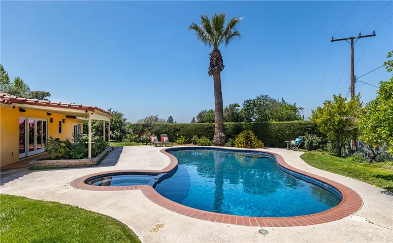 645 Alta Loma Drive, Redlands, California 92373