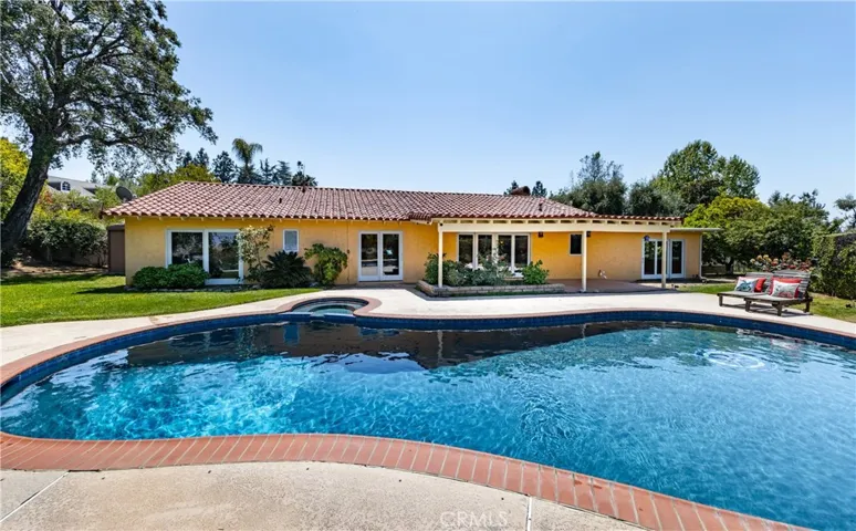 645 Alta Loma Drive, Redlands, California 92373