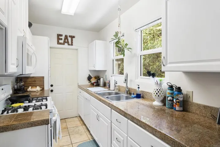 618 S Pacific Street, Oceanside, California 92054