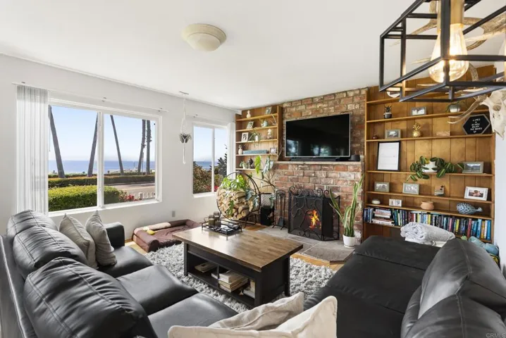 618 S Pacific Street, Oceanside, California 92054