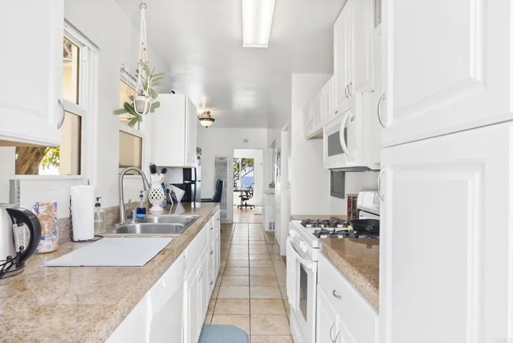 618 S Pacific Street, Oceanside, California 92054