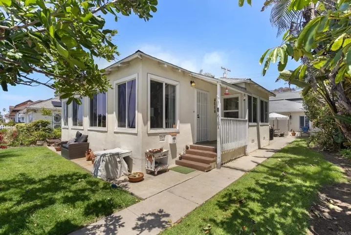 618 S Pacific Street, Oceanside, California 92054