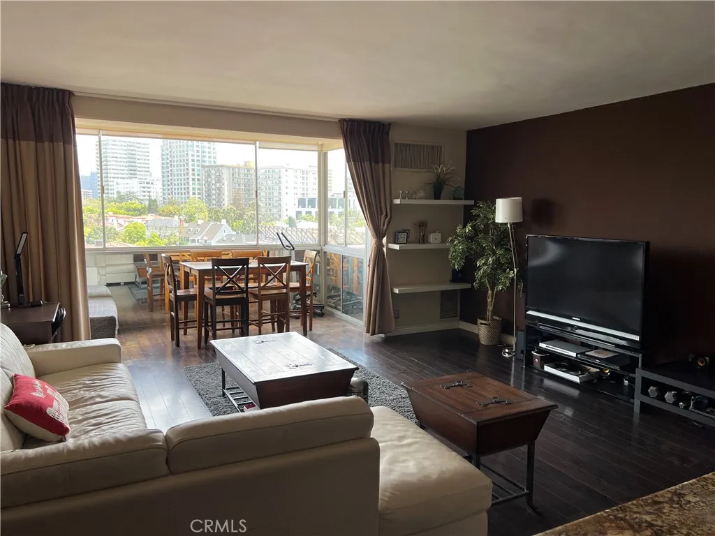 969 Hilgard Avenue 706, Los Angeles, California 90024 home-pic-1