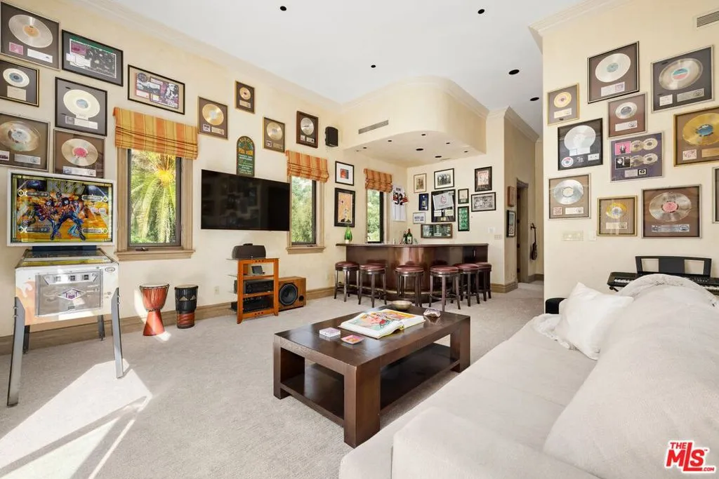 2719 Benedict Canyon Drive, Beverly Hills, California 90210 home-pic-21