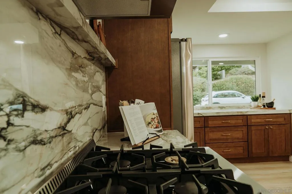 2143 Caminito San Martin, La Jolla, California 92037 home-pic-9