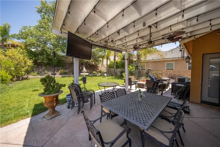28314 Roman Court, Saugus, California 91350