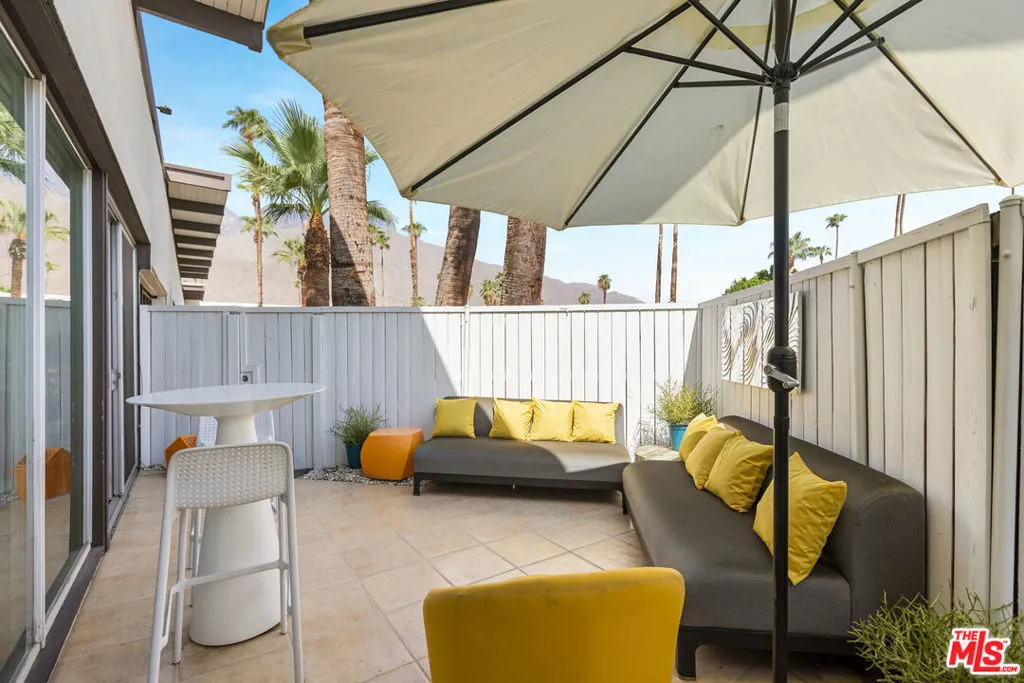 1111 E Palm Canyon Drive 107, Palm Springs, California 92264 home-pic-17