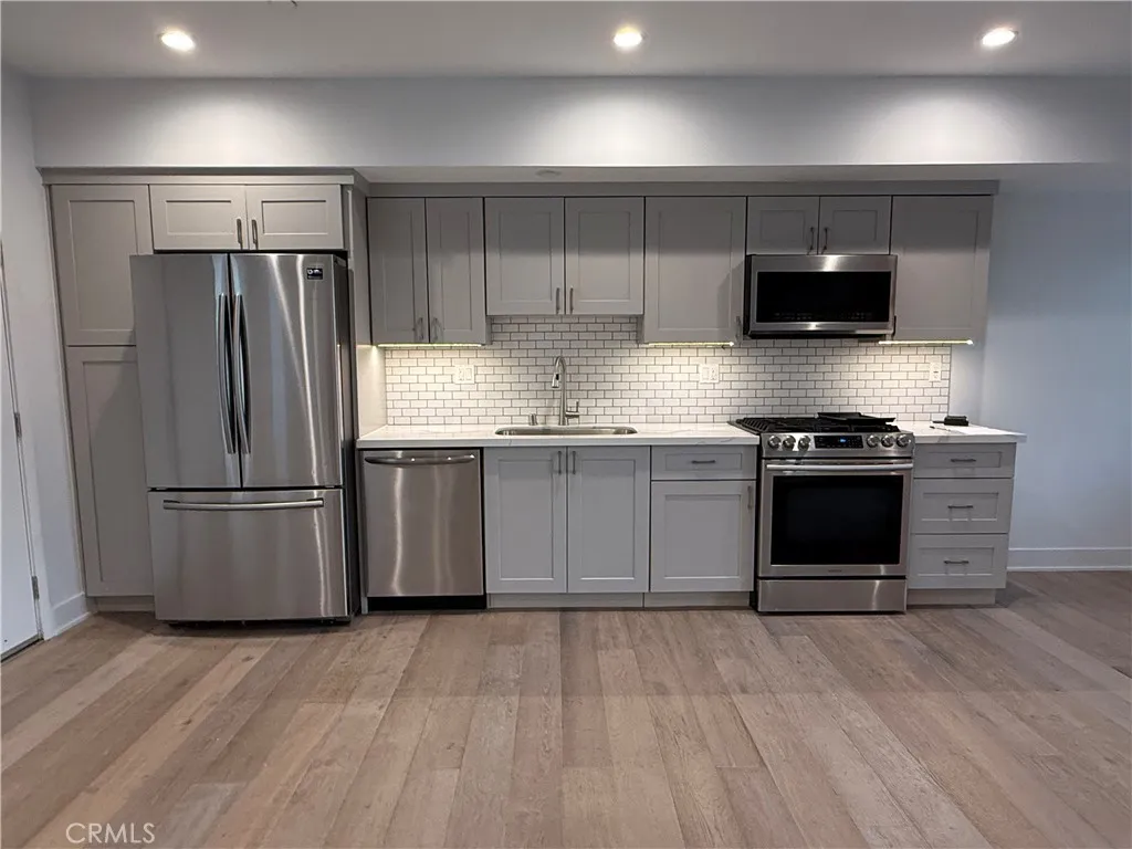 137 S Wilson Avenue 106, Pasadena, California 91106 home-pic-10