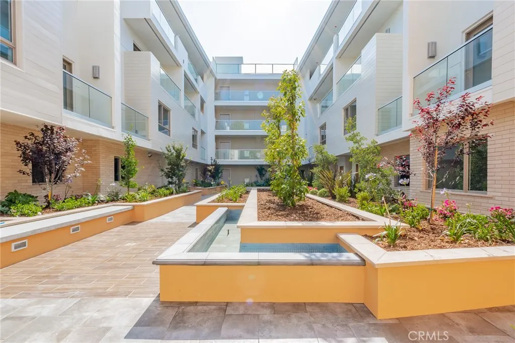 137 S Wilson Avenue 106, Pasadena, California 91106 home-pic-23