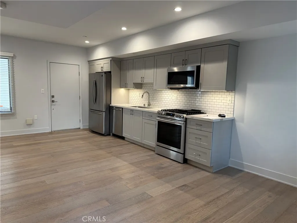 137 S Wilson Avenue 106, Pasadena, California 91106 home-pic-15