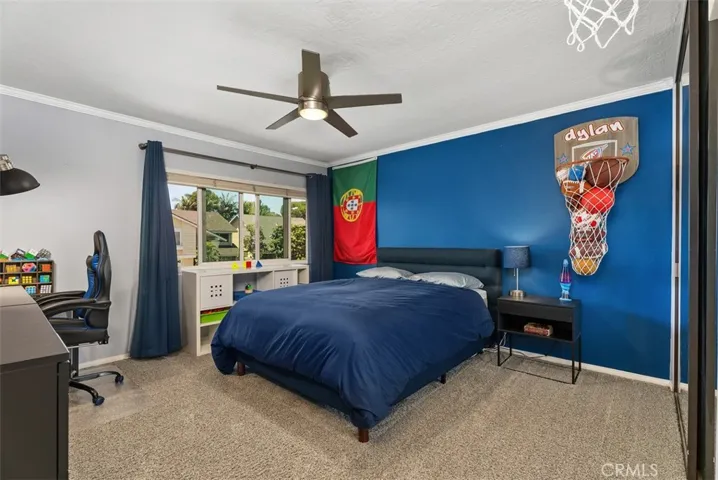 Guest bedroom.