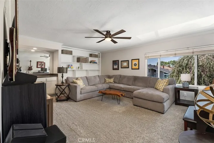 Bonus room & can be used as a large bedroom.