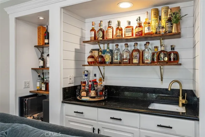 Custom wet bar area in family room.