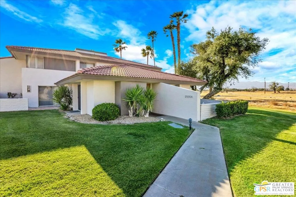 2530 N Whitewater Club Drive A, Palm Springs, California 92262 home-pic-1
