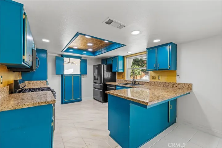 10213 Single Oak Drive, Bakersfield, California 93311