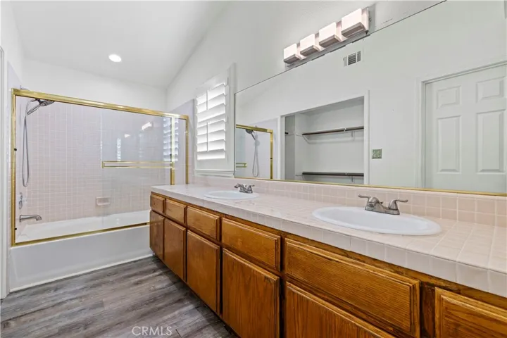 10213 Single Oak Drive, Bakersfield, California 93311