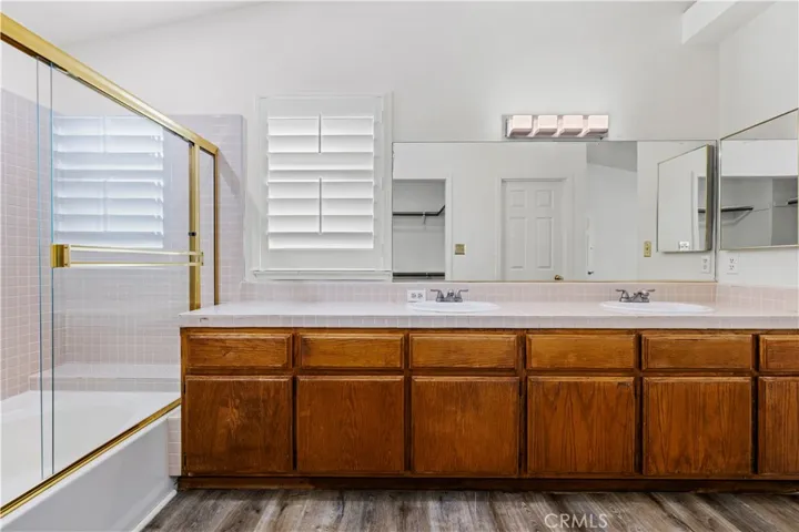 10213 Single Oak Drive, Bakersfield, California 93311